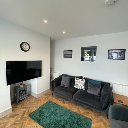 Superb 2 Bedroom Sea View Flat Scarborough Exterior photo