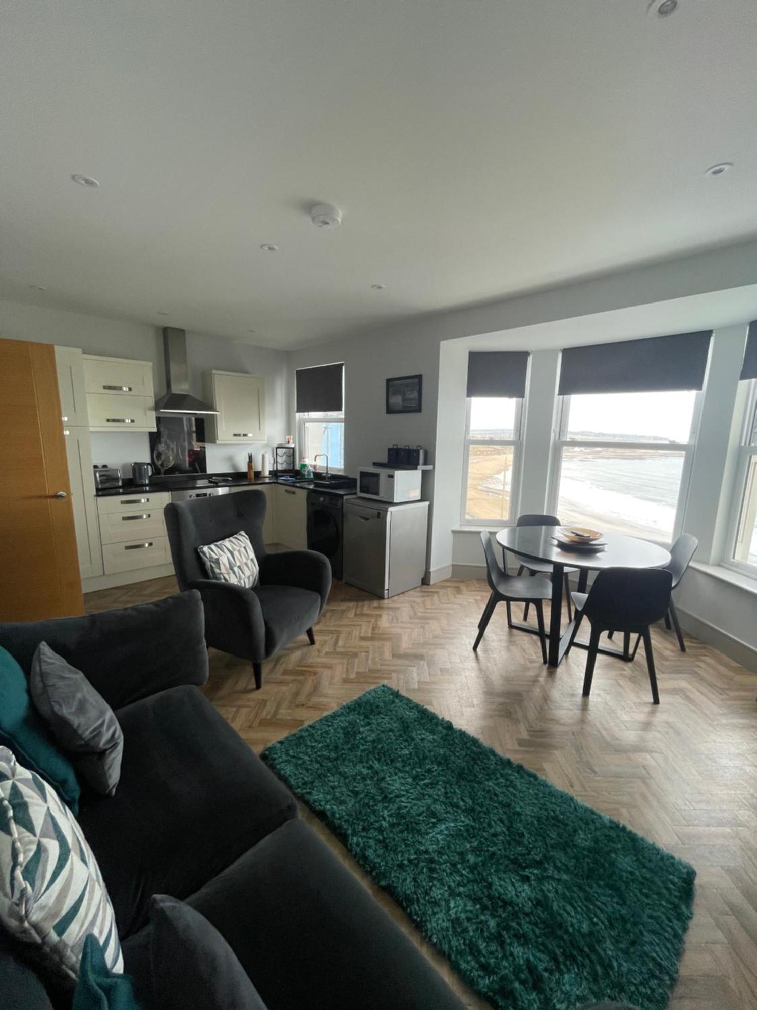 Superb 2 Bedroom Sea View Flat Scarborough Exterior photo